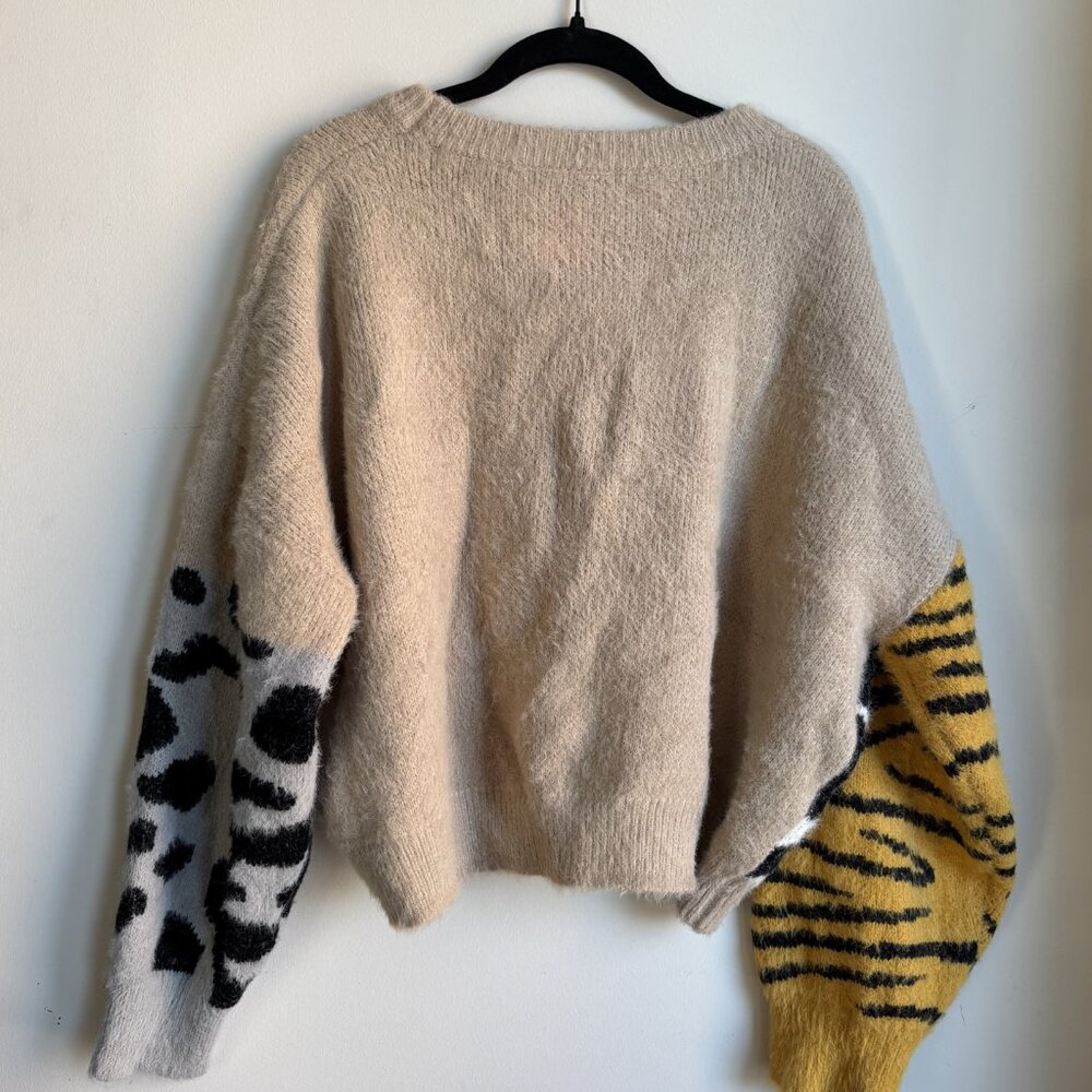 Elan Clothing Animal Print Fuzzy Sweater - L - Picture 3 of 6